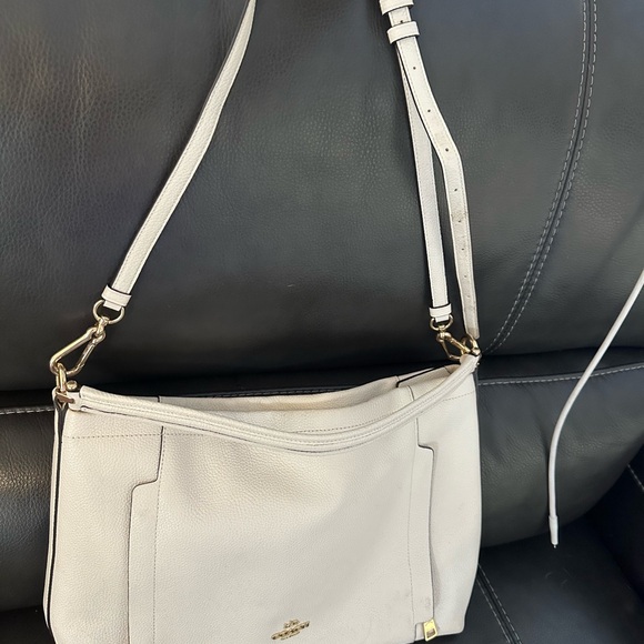 Off white authentic coach leather shoulder bag. - Picture 2 of 8